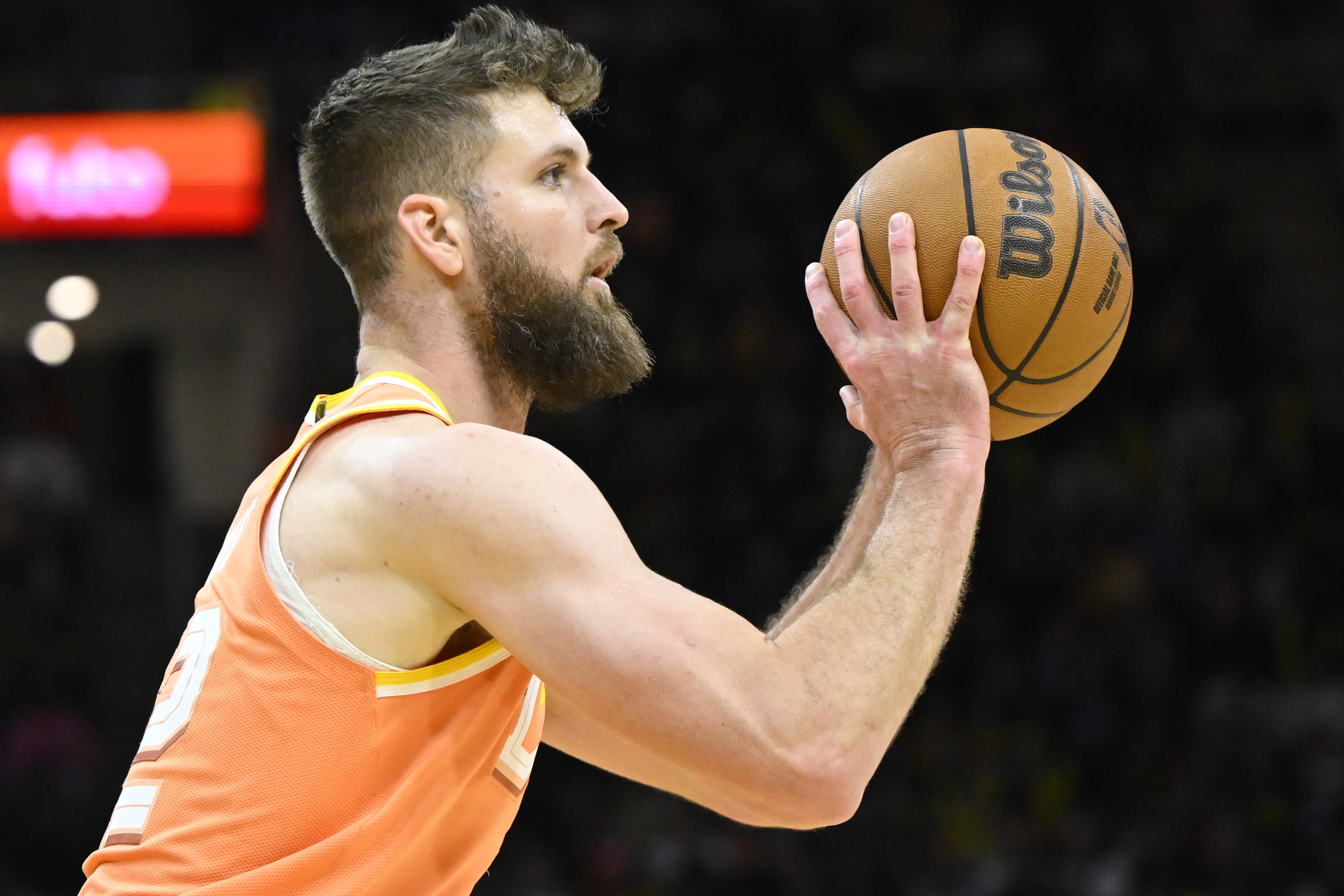 开云APP-骑士主场迎战活塞 迪恩·韦德&amp;米切尔&amp;斯特鲁斯缺席比赛