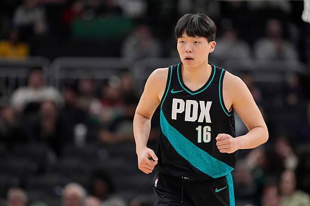 开云直播-又是折返跑的一天，杨瀚森登场6分钟1中0得到1板1助&amp;amp;遭隔扣