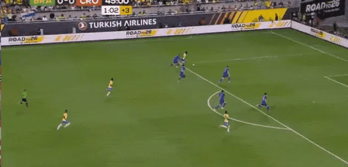 开云真人-维尼修斯晃开后横传，达尼洛推射破门，巴西1-0克罗地亚